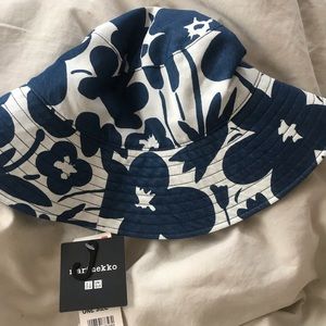 Marimekko x uniqlo blue floral bucket hat NWT
